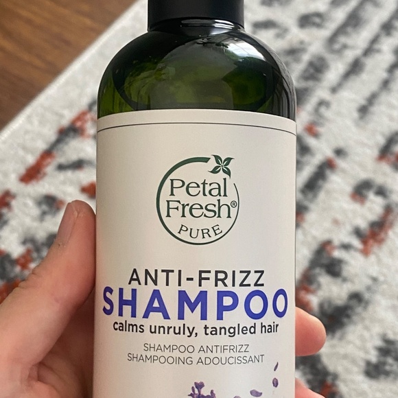 Petal Fresh Pure Anti Frizz Lavender Shampoo - Picture 3 of 6